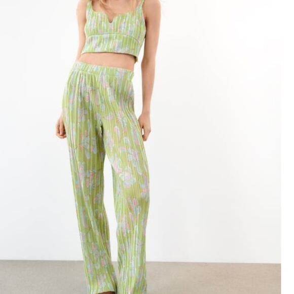 ZARA 2 Piece Set Lime Green Floral Crop Top & Pleated Trousers Size Large - Picture 2 of 8